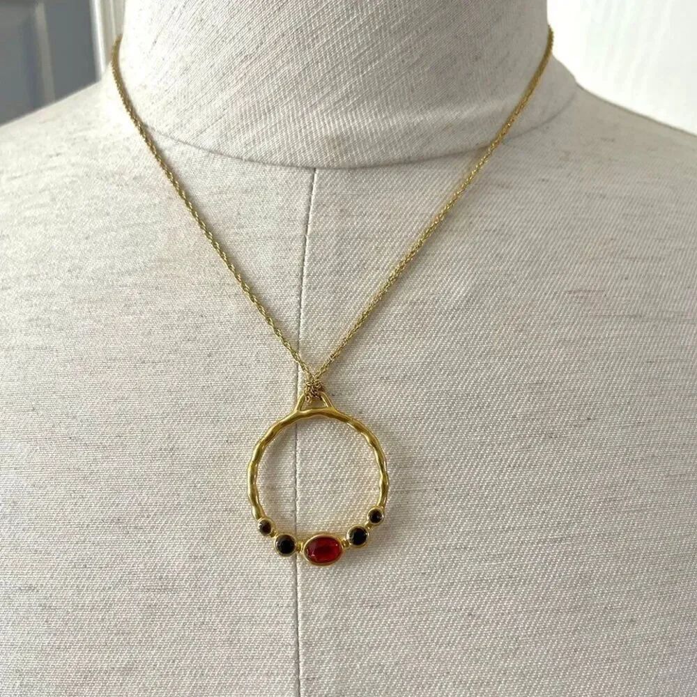 Vintage avon goldโtone rhinestone necklace